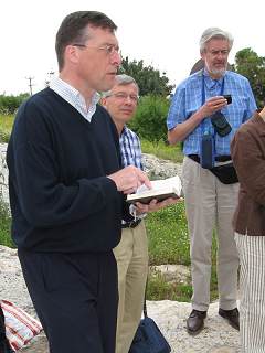 Maarten Dekker als gids in Nazareth Village