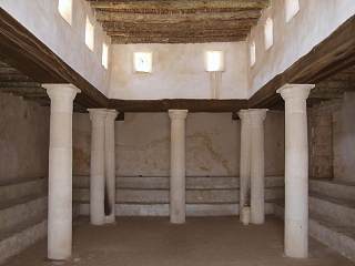 interieur van eenvoudige synagoge